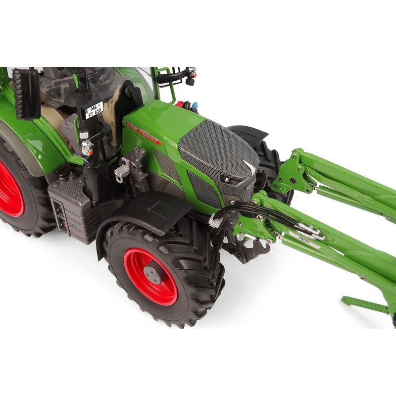 Fendt 618 Vario с фронтальным зарядным устройством